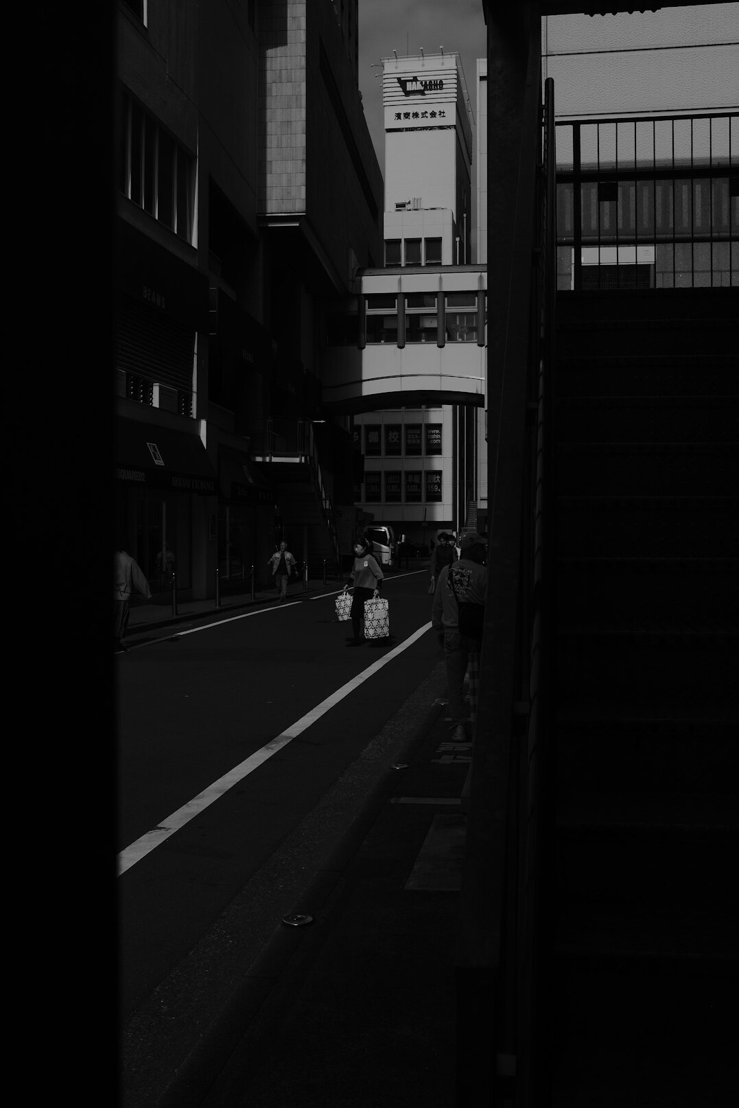 noir detective in city