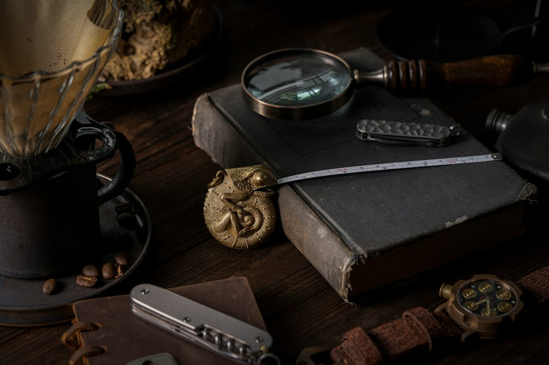 detective investigating clues